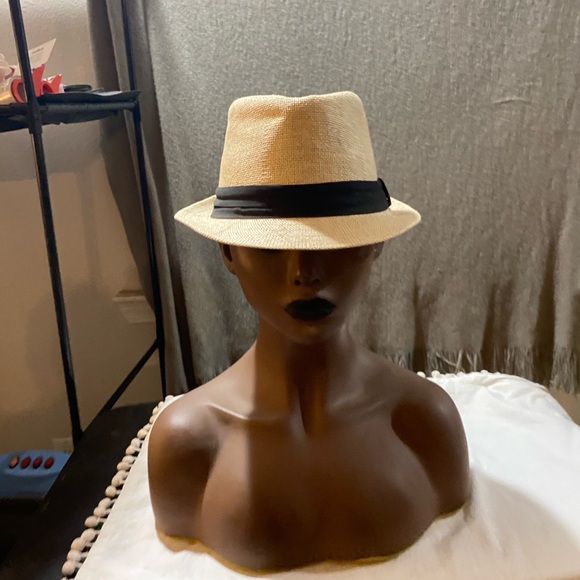 Stylish Tan Fedora with Black Band - Picture 5 of 12